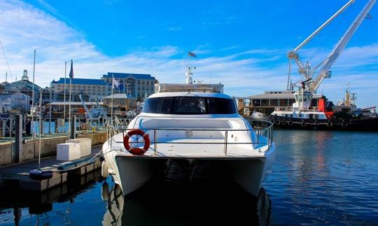 Alquiler de catamarán a motor desde Sudáfrica