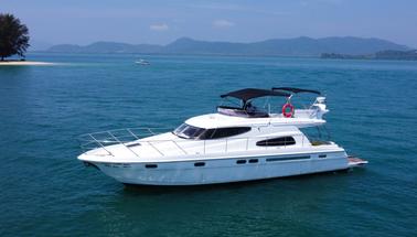 Luxury yacht tour on Phuket - Phi-Phi, Panhga, Krabi