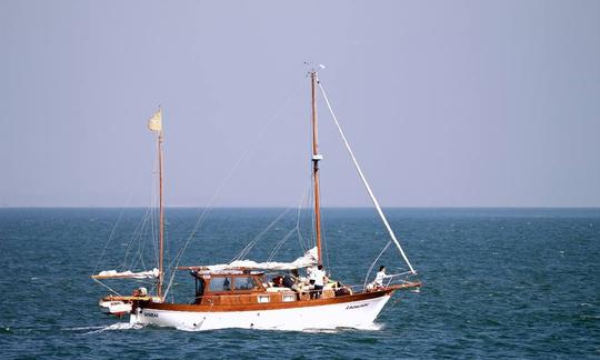 Cruising Setúbal on “Cachondo” Motorsailer