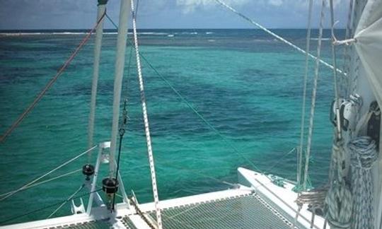 Cruzeiro de 7 dias a bordo de um catamarã de 47 pés em Sainte-Anne, Guadalupe