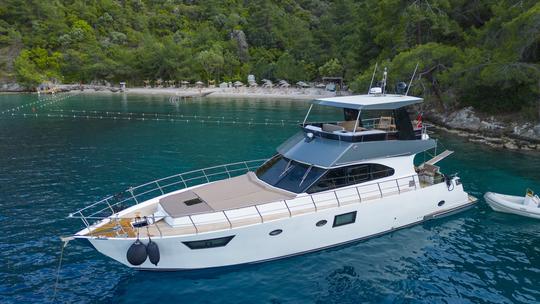 Brand new luxury motor yacht with a capacity of 6 people in Fethiye/Gocek (2023)