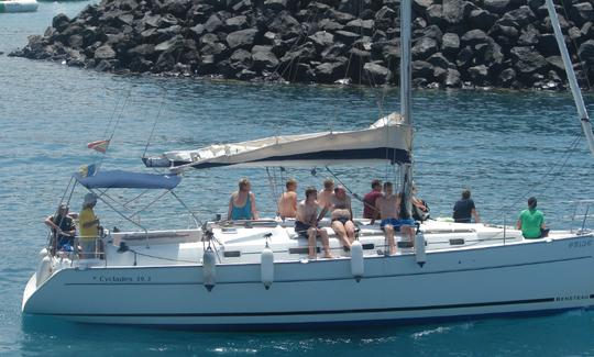 Louez un monocoque de croisière de 39 minutes à Costa Adeje, aux Canaries