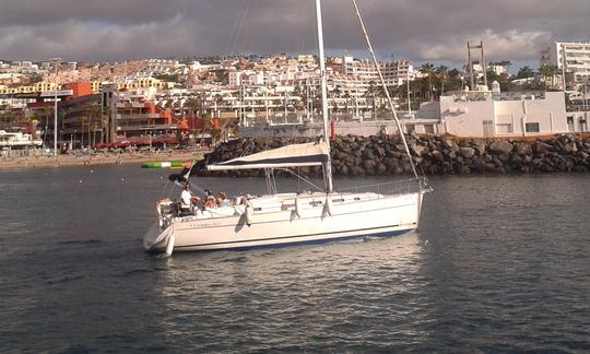 Louez un monocoque de croisière de 39 minutes à Costa Adeje, aux Canaries