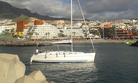 Louez un monocoque de croisière de 39 minutes à Costa Adeje, aux Canaries