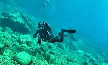 Proveedor de servicios de buceo en Nea Skioni, Grecia