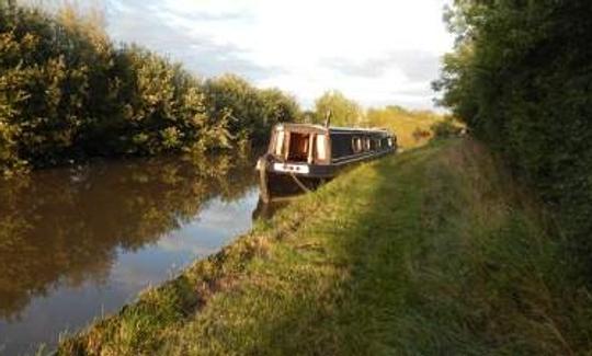 Fantástica experiencia de vacaciones en barco estrecho en Inglaterra