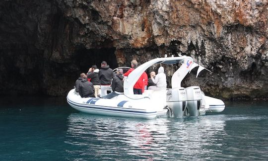 Disfrute del paquete turístico Blue Cave en la isla de Vis, Croacia