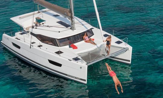 Catamarán de crucero Charter Fountaine Pajot Lucia 40 en Palamós, España