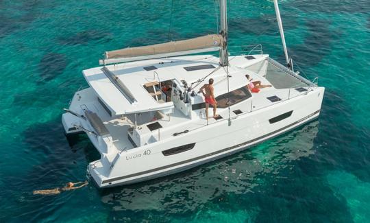 Catamarán de crucero Charter Fountaine Pajot Lucia 40 en Palamós, España