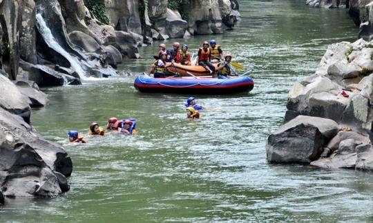 Desfrute de viagens de rafting em Medan, Indonésia