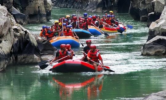 Desfrute de viagens de rafting em Medan, Indonésia