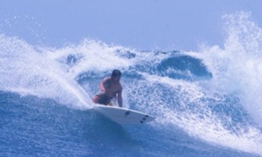 Alugue um barco de surf de 98 pés em Nusa Lembongan, Indonésia