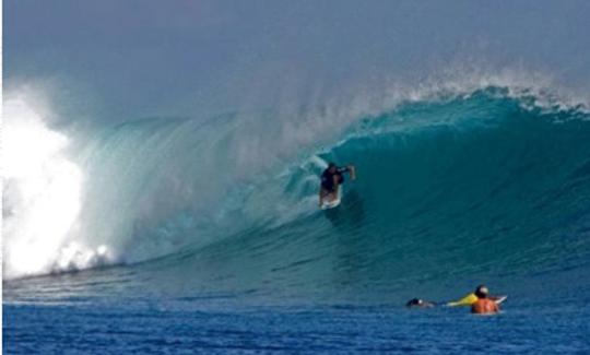 Alugue um barco de surf de 98 pés em Nusa Lembongan, Indonésia