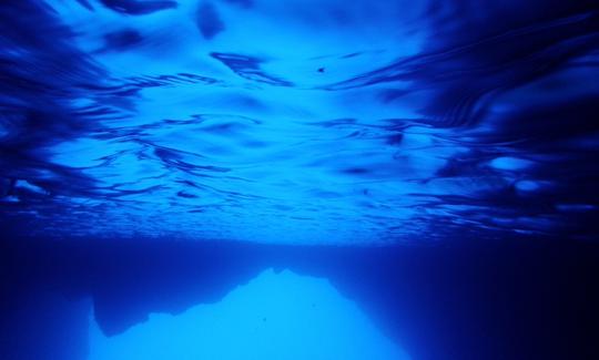 Reserve um passeio pela caverna de barco a remo em Split, Croácia