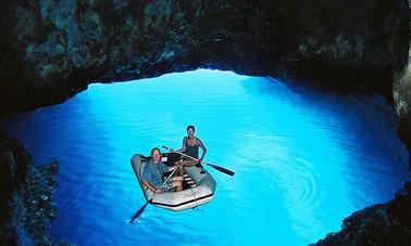 Réservez une visite de la grotte en bateau à rames à Split, en Croatie