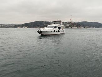 Passeio de iate Privod em Istambul a bordo do Ferretti Power Mega Yacht de 79 pés