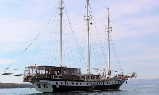 Alquiler de una goleta 110' en Split, Croacia