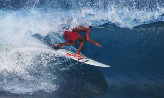 Navega sobre las olas de Bali, Indonesia