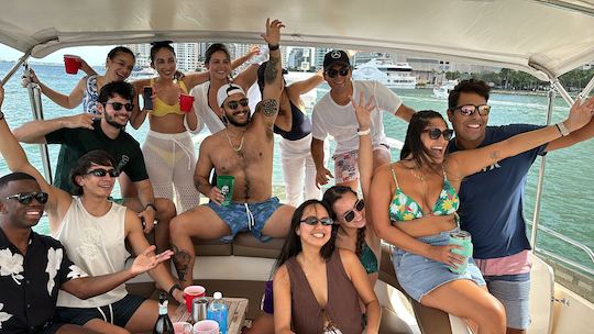 Profitez de Miami à bord du yacht Viking Flybridge de 65 pieds ! ! !