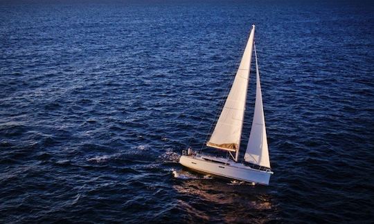 Jeanneau Sun Odyssey 389 enjoying under sails