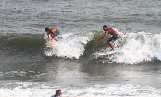 Disfruta de clases de surf y alquileres en Phan Thiet, Vietnam