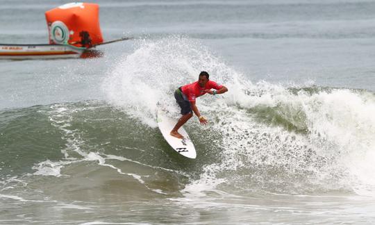 Clases de surf en Kovalam, Tamil Nadu