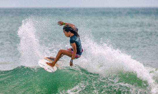 Clases de surf en Kovalam, Tamil Nadu