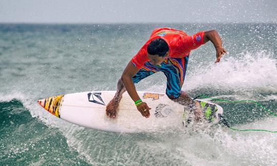 Clases de surf en Kovalam, Tamil Nadu