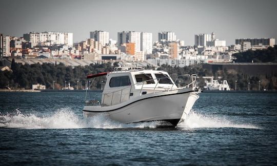 Charter 31' Motor Yacht in Zadar, Croatia