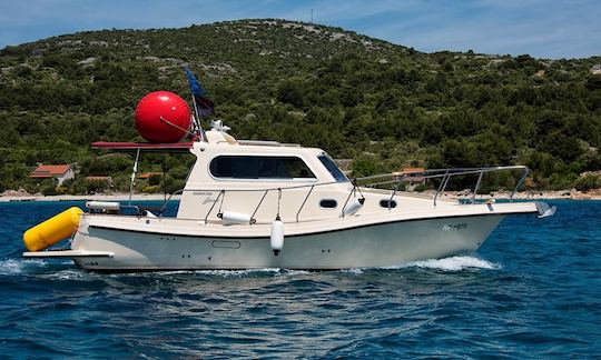 Charter 31' Motor Yacht in Zadar, Croatia