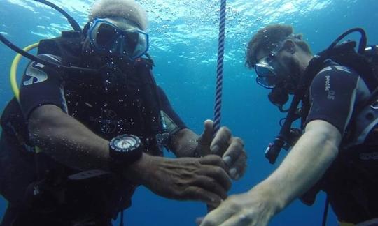 Disfrute de los cursos de buceo con instructores profesionales que se ofrecen en Mirissa, Sri Lanka