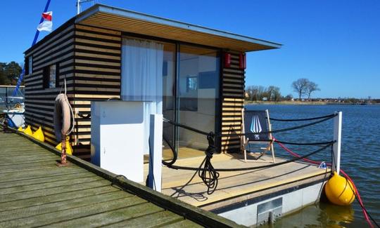 Stay On Houseboat HT8 avec terrasse flottante à Mielno, Pologne