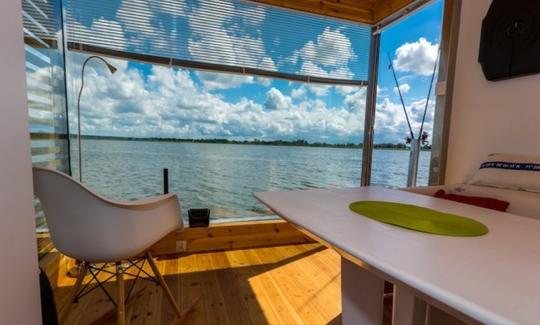 Aproveite e fique no Houseboat HT1 em Mielno, Polônia!