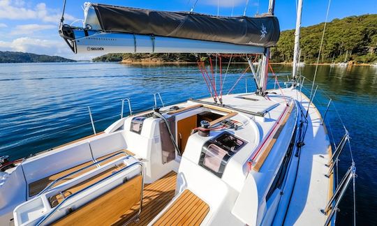 Charter 38ft "Susie Q" Sailing Sloop In Šibenik, Croatia