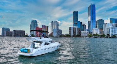 45' Yacht in Miami!//FREE JETSKI//1HR FREE Monday-Thursday