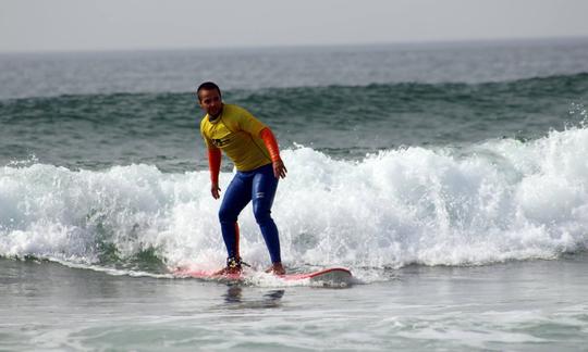 Disfruta de clases de surf en Lisboa