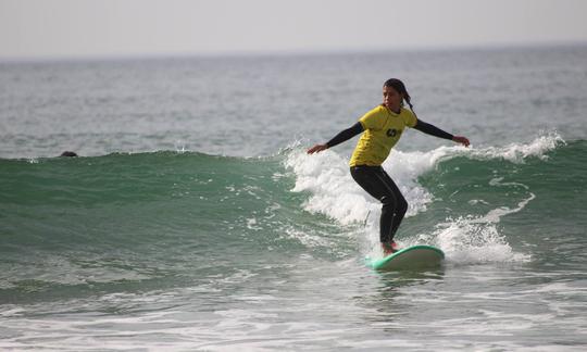 Disfruta de clases de surf en Lisboa