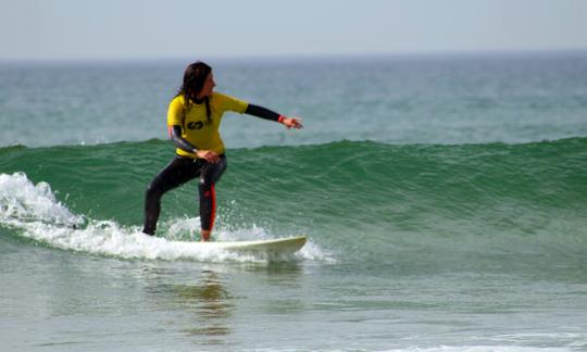 Disfruta de clases de surf en Lisboa