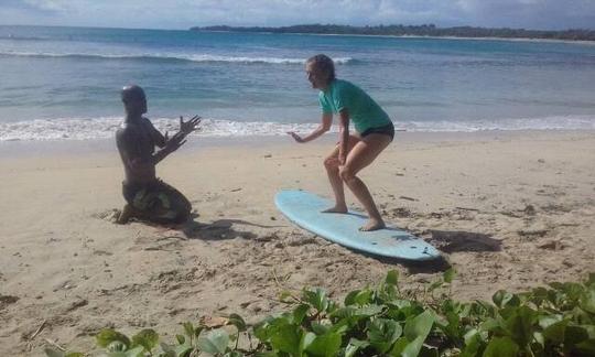 Aulas de surf e aluguel de barcos de surf em Momi, Fiji