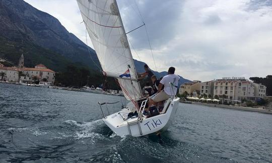 Alugue 25' Beneteau Daysailer em Makarska, Croácia