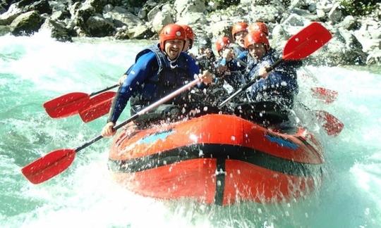 Participez aux excursions en rafting pour les amateurs de sensations fortes à Bovec, en Slovénie