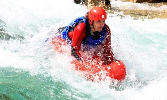 Viagens de hidrovelocidade em Bovec, Eslovênia