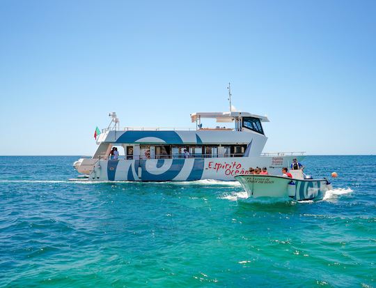 Catamaran Experience with BBQ on the Beach - Espírito Oceânico