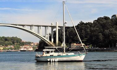 Hallberg-Rassy 94 Kutter Sailing Yacht Rental in Vila Nova de Gaia, Porto