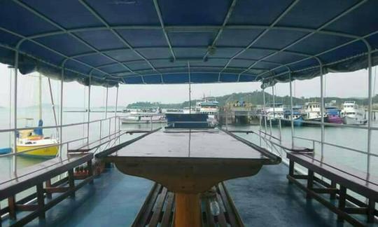 Alugue um barco de passageiros em Tambon Karon, Chang Wat Phuket