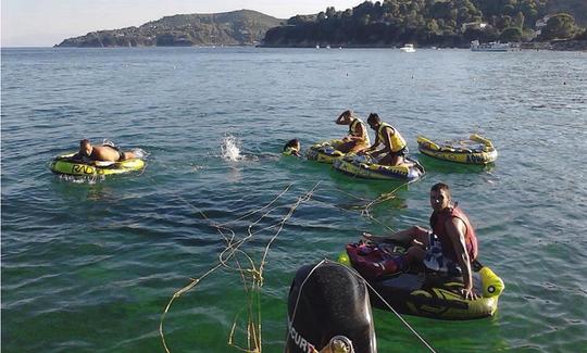 Profitez de promenades en beignets sur la plage d'Ahladies, dans les Sporades