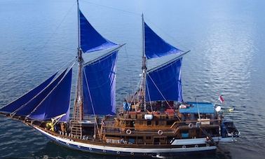 Diving Liveaboard Cruises on ''Sea Safari VI'' Sailing Schooner in Indonesia