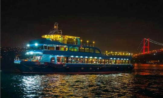 Desfrute de uma experiência de barco de festa em Istambul, Turquia