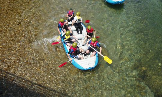 Canotaje en aguas bravas en el río Kupa - Brod na Kupi, Croacia