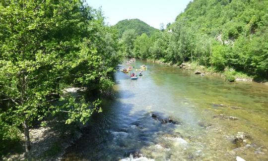 Canotaje en aguas bravas en el río Kupa - Brod na Kupi, Croacia